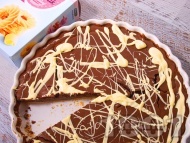 Рецепта Какаов чийзкейк с крема сирене, какао и бял шоколад (с печене в тава)
